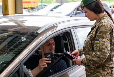 Частині пенсіонерів заборонили виїжджати з України: кого саме це стосується