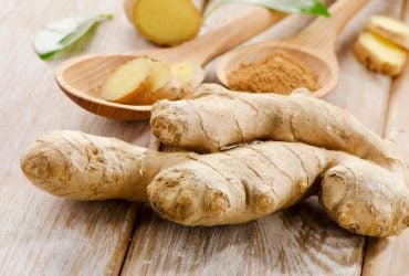 Дієтологи назвали 8 продуктів, які знімають запалення ефективніше, ніж імбир