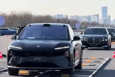 Китайське авто змагалося з BMW та Audi на дорозі з ямами і перемогло несподіваним способом