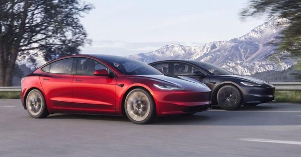 компанія Tesla відкликає сотні тисяч автомобілів