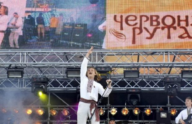 В Україні з'явилося нове свято, пов'язане з легендарною "Червоною рутою"