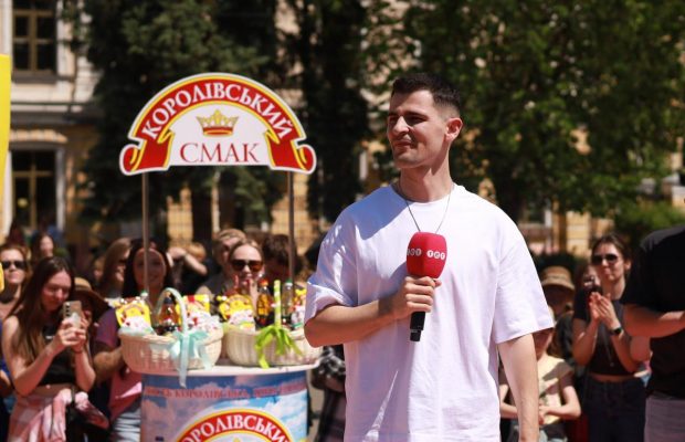 "Ущипни мене, що це не сон": Ніколас Карма стане гостем випуску "Караоке на майдані" до Дня Києва