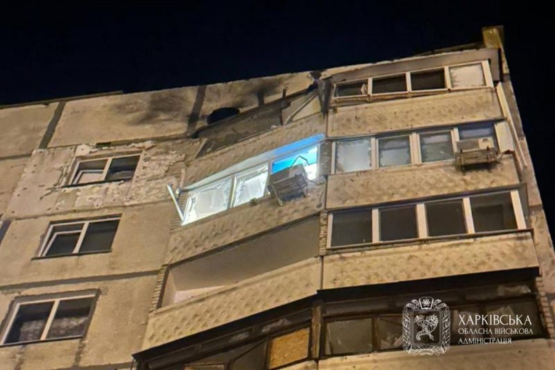 Перемирʼя по-путінськи: росіяни вдарили дроном по багатоповерхівці в Харкові