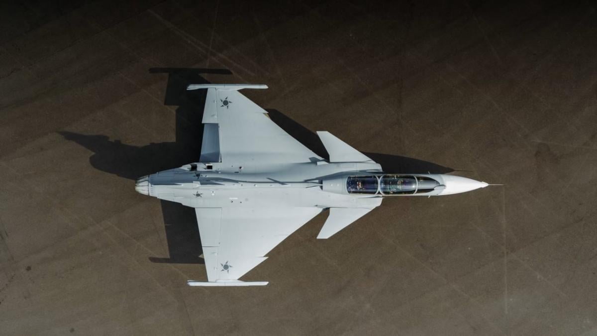 Шведи вперше показали новий винищувач Gripen F (фото)