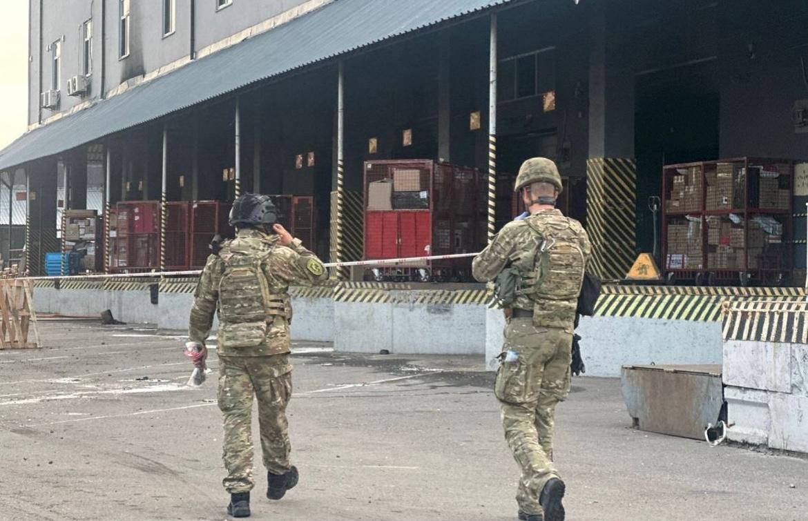 У Києві у поштовому терміналі вибухнула посилка: є загиблий та поранені