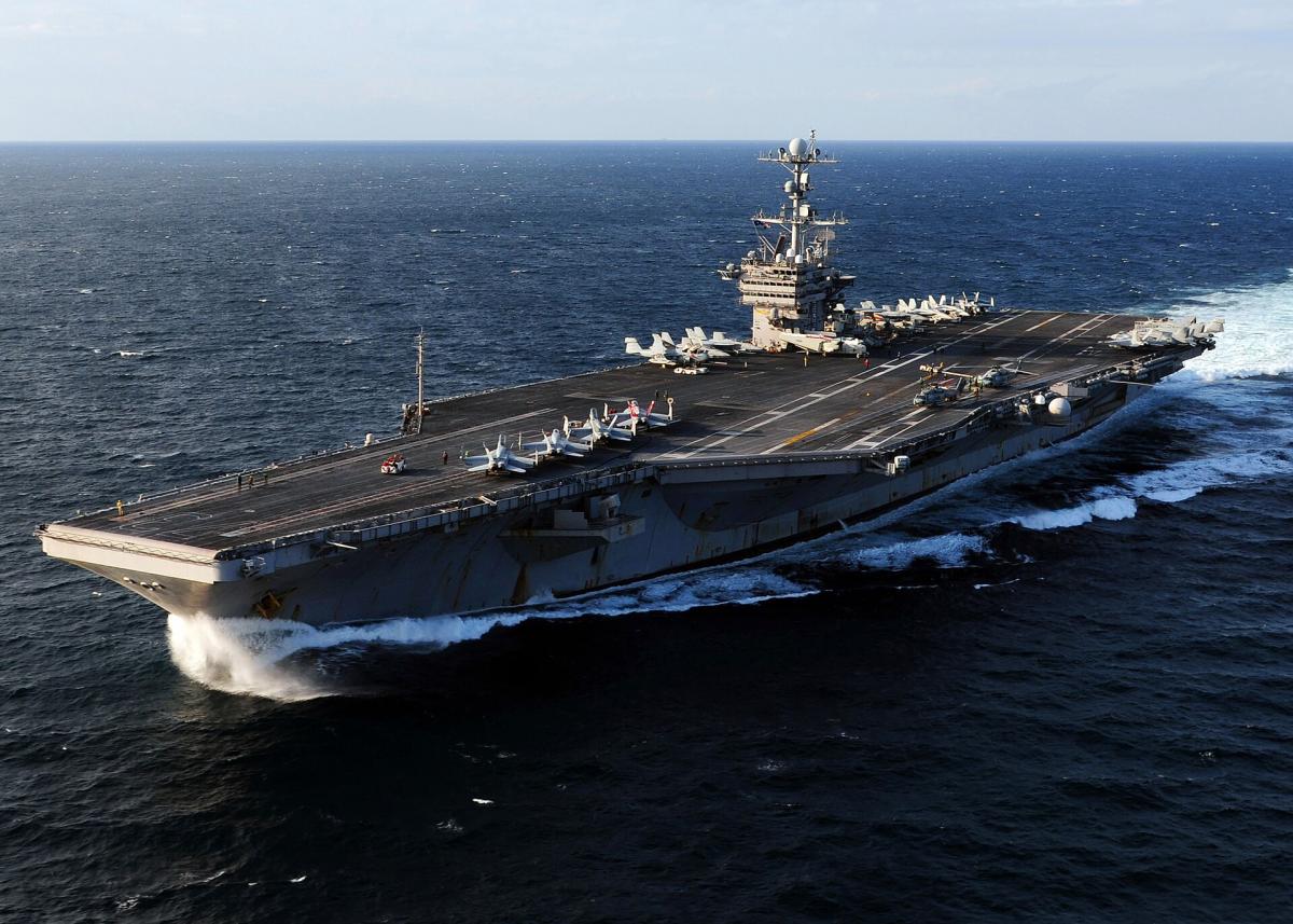 6 тысяч военных и 90 самолетов: как работает авианосец USS George Washington 6 тысяч военных и 90 самолетов: как работает авианосец USS George Washington