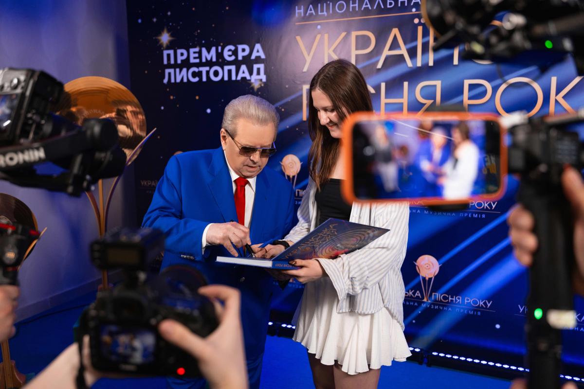 Михайло Поплавський: ювілейна премія 'Українська пісня року' буде приурочена до 35-ї річниці Незалежності Михайло Поплавський: ювілейна премія 'Українська пісня року' буде приурочена до 35-ї річниці Незалежності