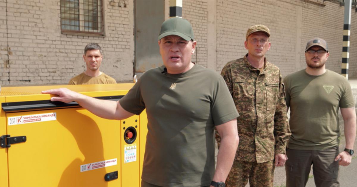 Бійці батальйону 'Свобода' отримали від 'Української команди' великий генератор, - Артур Палатний Бійці батальйону 'Свобода' отримали від 'Української команди' великий генератор, - Артур Палатний