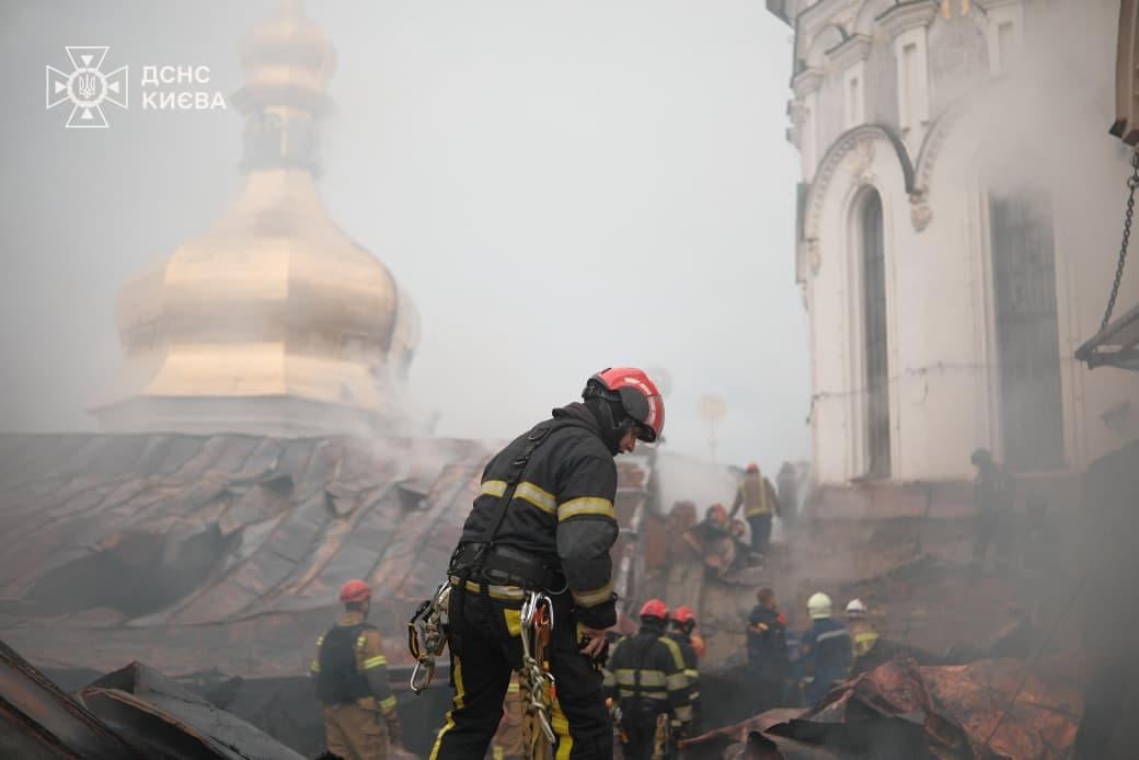 Росіяни видали, що по Лаврі вдарив Patriot: в Повітряних силах відреагували Росіяни видали, що по Лаврі вдарив Patriot: в Повітряних силах відреагували