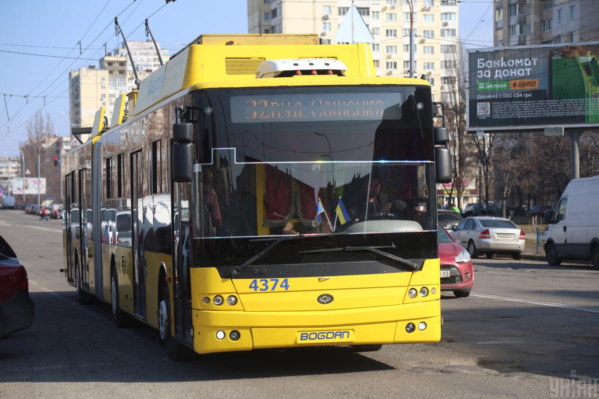 Наслідки атаки на Київ: низку вулиць перекрито, а транспорт курсує зі змінами Наслідки атаки на Київ: низку вулиць перекрито, а транспорт курсує зі змінами