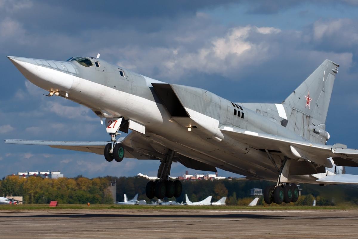 РФ втратила понад 70% бомбардувальників Ту-22М3 з початку війни, - Defense Express РФ втратила понад 70% бомбардувальників Ту-22М3 з початку війни, - Defense Express