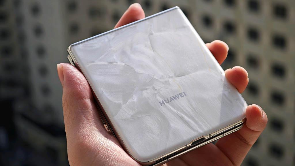 Huawei готує смартфон у принципово новому форм-факторі: яким він буде (фото) Huawei готує смартфон у принципово новому форм-факторі: яким він буде (фото)