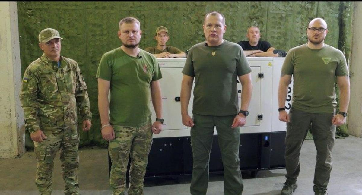 'Украинская команда' передала сверхмощный генератор 5-й отдельной штурмовой Киевской бригаде 'Украинская команда' передала сверхмощный генератор 5-й отдельной штурмовой Киевской бригаде