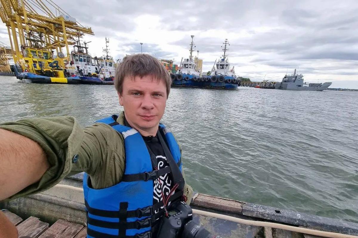 Комаров вперше за довгий час вийшов на зв'язок: який вигляд він має зараз Комаров вперше за довгий час вийшов на зв'язок: який вигляд він має зараз