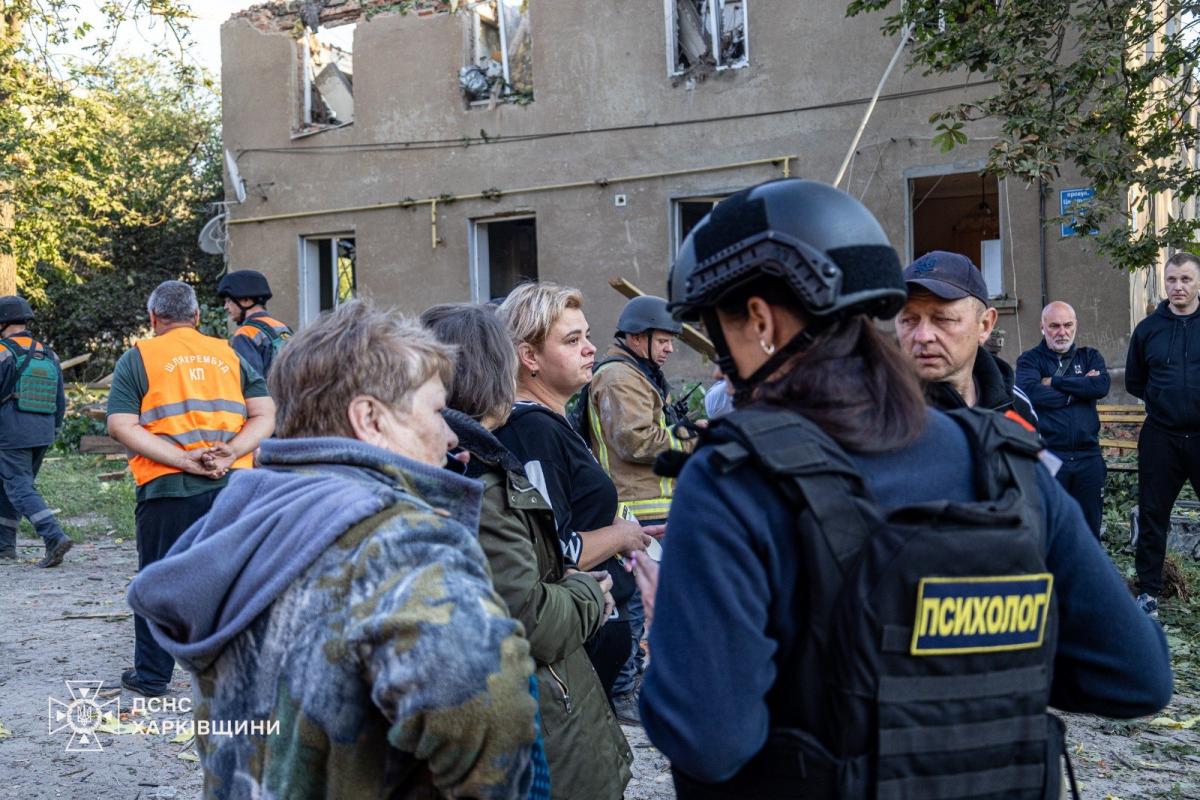 Росіяни завдали удару по житловому будинку у Харкові: є загиблий та багато постраждалих Росіяни завдали удару по житловому будинку у Харкові: є загиблий та багато постраждалих