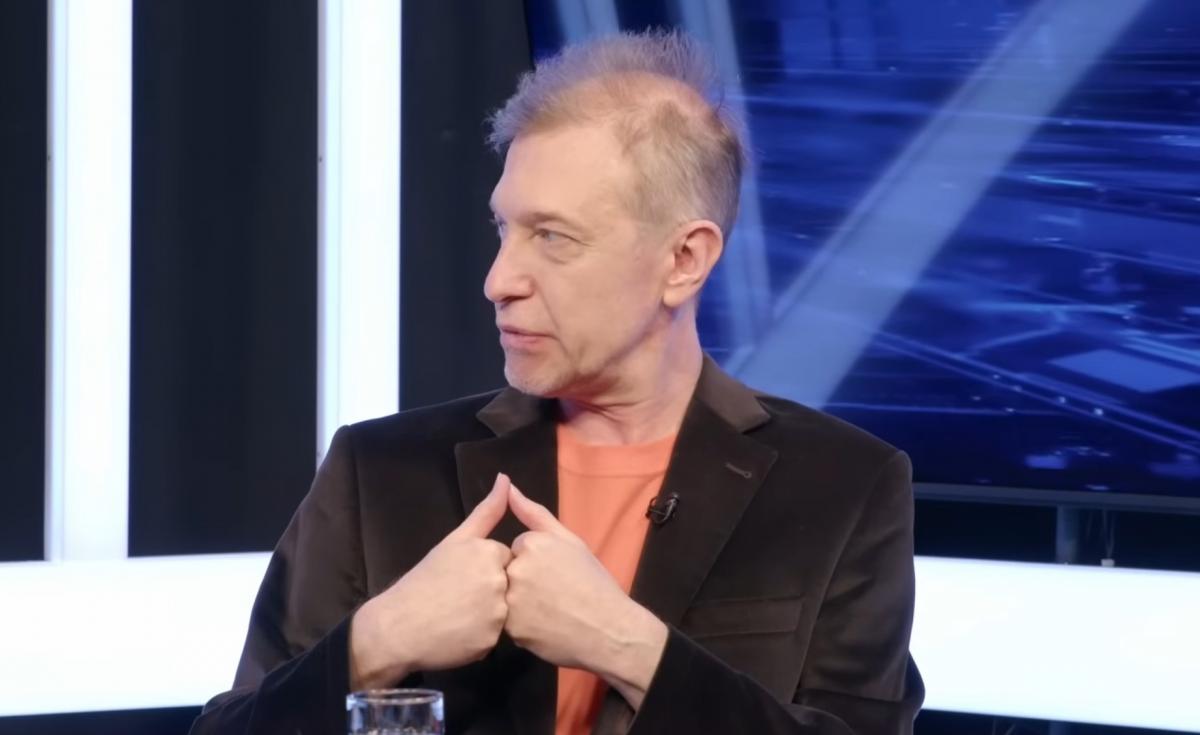 Поседел, облысел и поддержал Путина: как изменился самый скандальный судья 'Х-Фактора' Поседел, облысел и поддержал Путина: как изменился самый скандальный судья 'Х-Фактора'