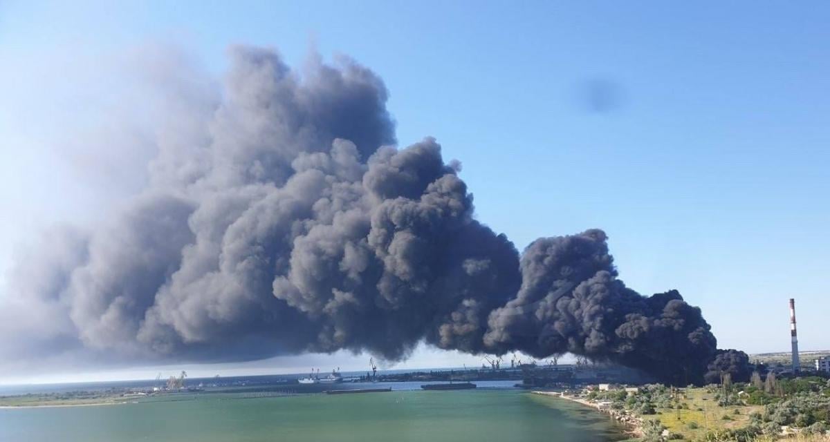 В Крыму 'прилетело' по ТЭЦ: половина полуострова осталась без света В Крыму 'прилетело' по ТЭЦ: половина полуострова осталась без света