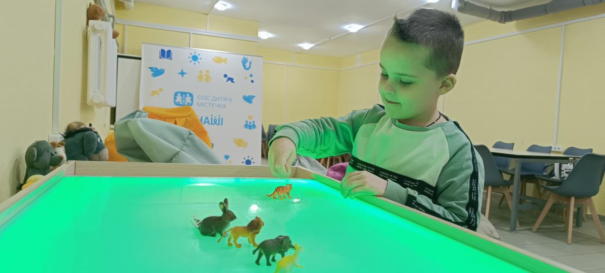 'Він відчуває себе безпечно і може просто спілкуватися з дітьми': результати проєкту 'Загоєння невидимих ран'* від бренду Бепантен®