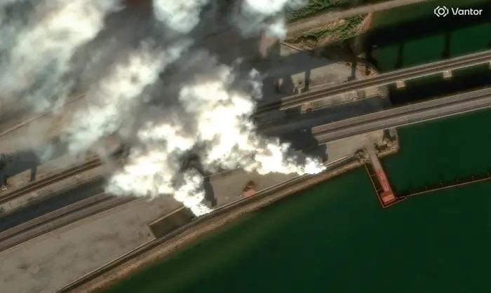 Спутник зафиксировал повреждения двух мостов в Крыму, оккупанты скрывают Керченский, – ВІ