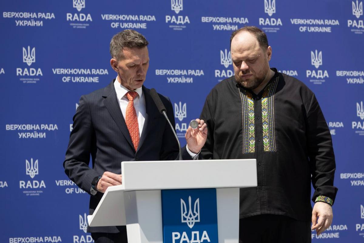 Нацбанк представив нову особливу пам’ятну монету зі срібла: як виглядає (фото)