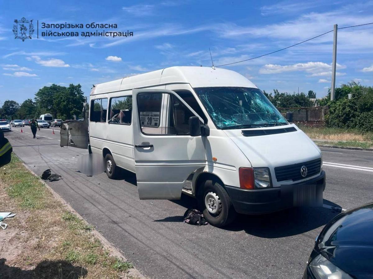 РФ атаковала предприятие в Днепре и маршрутку в Запорожье: есть погибшие и раненые