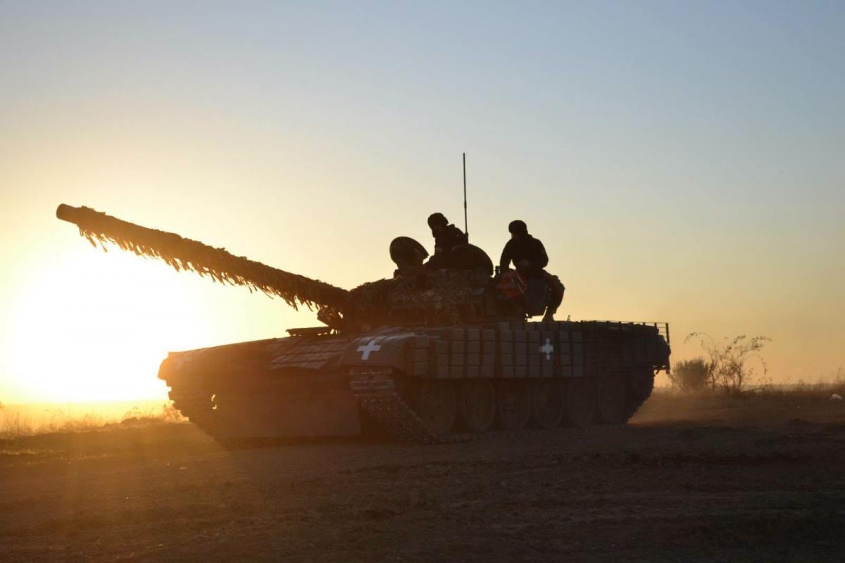 Зброю проти дронів шукають і Україна, і Росія: Сирський про те, як повернути танки у бій