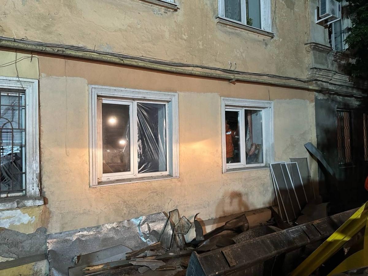 Росія атакувала Одесу ударними дронами: у місті багато пошкоджень, постраждало пʼять людей