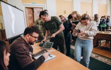В Києві презентували книгу "Очі війни" Костянтина і Влади Ліберових за підтримки банку ПУМБ