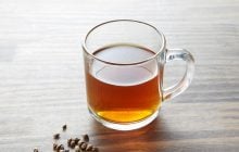 Популярный травяной чай укрепляет почки и снимает отеки, однако не всем его можно пить