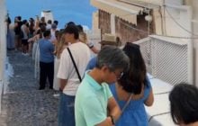 Туристів попередили, що чудовий грецький острів перетворився на "одну довгу чергу до туалету"