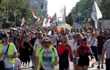 В Сербии тысячи людей вышли на антиправительственный митинг с требованием досрочных выборов, – Reuters
