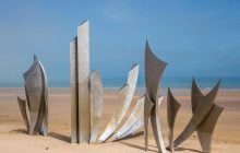Геологи набрали горсть песка на пляже в Нормандии и обнаружили в нем следы боев 1944 года