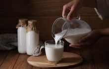 Цільне молоко корисніше за рослинне, хоча на етикетках стверджується протилежне