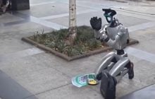 Просив у людей милостиню: у Китаї помітили робота-жебрака (відео)