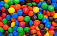 Из конфет M&M’s уберут два культовых цвета: в чем причина