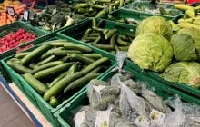 Огірок суттєво подорожчав, а дині – подешевшали: які ціни на овочі та фрукти зараз