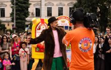 ХАС проведе "Караоке на майдані" у легендарній шубі Ігоря Кондратюка