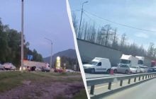 Росіяни штовхають машини до АЗС: паливна криза в РФ набуває небачених масштабів