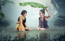 Обезьяны-кокосоносы и лед в писсуарах: названы самые необычные традиции Таиланда