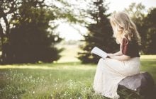 Почему люди перечитывают одни и те же книги вместо новых: ответ психологов