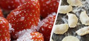 Самые пышные вареники с клубникой: два рецепта теста, которые всегда удаются