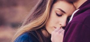 Ці 4 способи флірту, якими твоя бабуся завоювала дідуся, досі працюють на відмінно