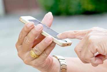 Ваш телефон вас не підслуховує: те, що він насправді робить, набагато гірше