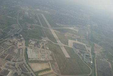 Парк вместо взлетной полосы: заброшенный аэропорт превратят в город с небоскребами