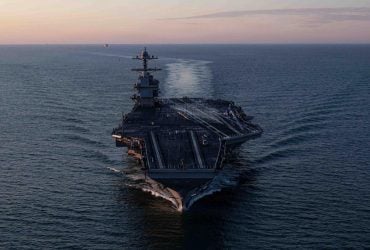 США ледь не втратили свій найкращий авіаносець під час війни з Іраном, - CNN