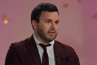 Ведучий "Холостяка" визвірився на колишнього колегу і пообіцяв "чоловічу розмову"
