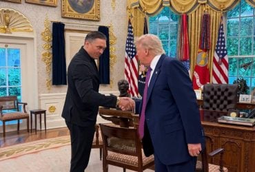 Усик зустрівся з Трампом у Білому домі (фото)