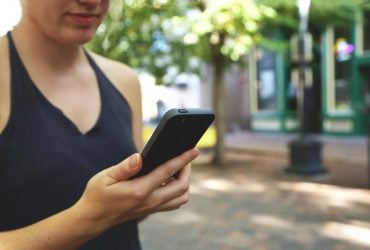 Путін змусив росіян носити по два смартфони і видаляти з них мікрофони, - Reuters