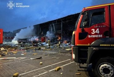 Россияне массированно обстреляли 5 районов Киевской области: возникли пожары, пострадали люди (фото)