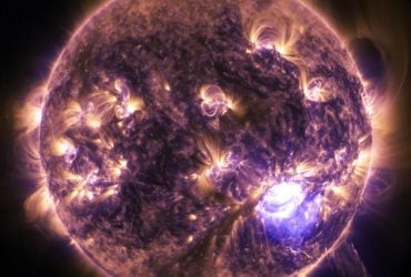 Вчені знайшли планету, де йдуть дощі з рубінів та сапфірів